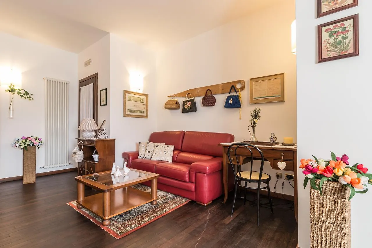 Casa Bibi Villa Cartiera Reali 0*,
